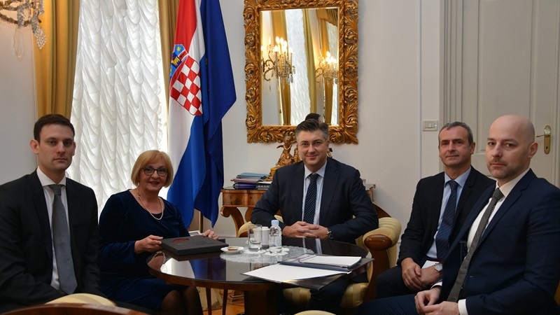 Predsjednik Vlade Plenković s predsjednicom Hrvatske javnobilježničke komore Lucijom Popov